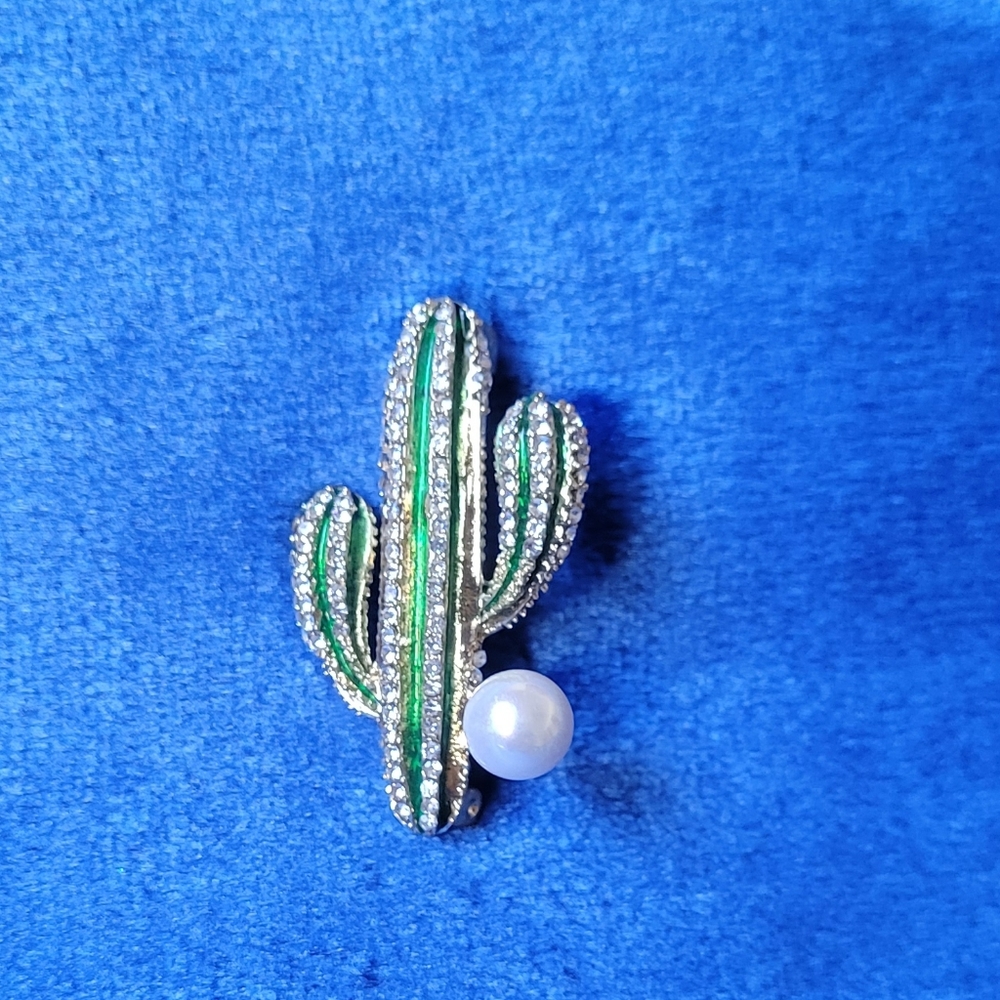 New cactus pearl brooch